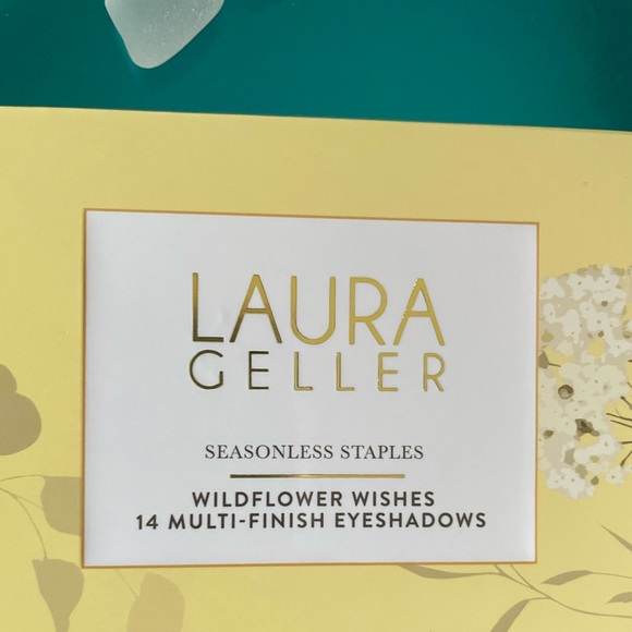 LAURA GELLER
Seasonless Staples Wildflower Wishes 14-Well Eyeshadow Palette - Picture 2 of 3
